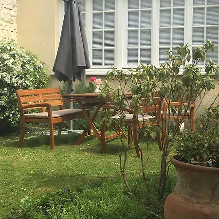 La Tour Louise Bed & Breakfast